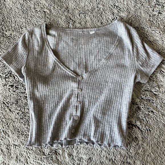 Gray Ribbed Button-Up Crop Top - Picture 3 of 6